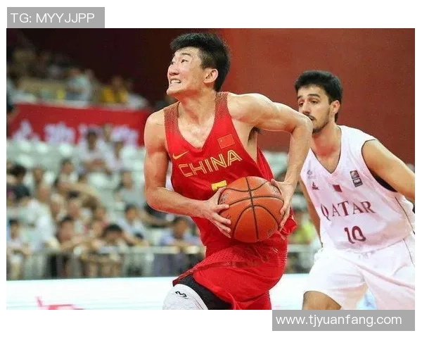 刘浩帆在比赛中展现出色防守技巧成功抢断对手球权的精彩瞬间