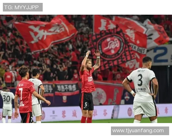 中超赛场艾克森破门助力球队再创佳绩引发球迷热议