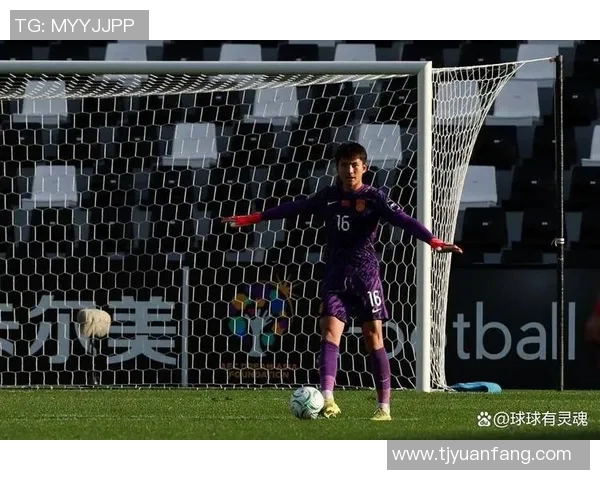 李昊在比赛中展现超凡扑救技巧助力球队逆转胜利的精彩瞬间