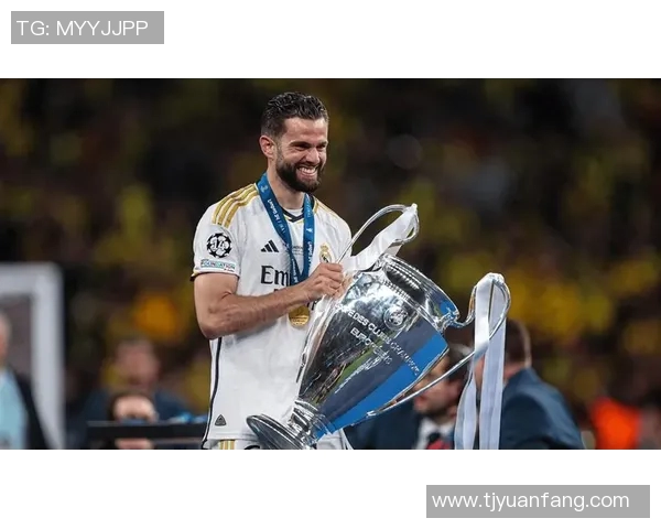 德里赫特将在下赛季留在皇马备战欧冠，迎接挑战与机遇