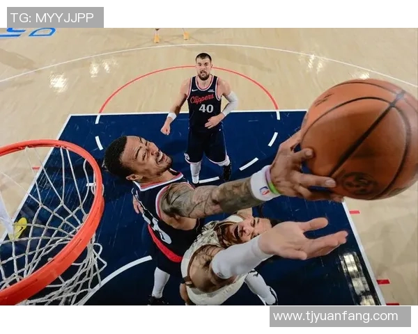 爵士后卫因技术犯规被罚，球队陷入困境，关键时刻该如何应对？